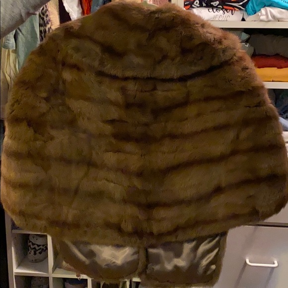 Mink fitted shoulder stole w pockets. - Picture 5 of 6